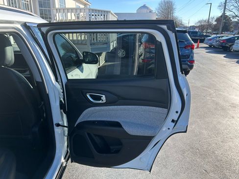 Used 2022 Jeep Compass Latitude image 25