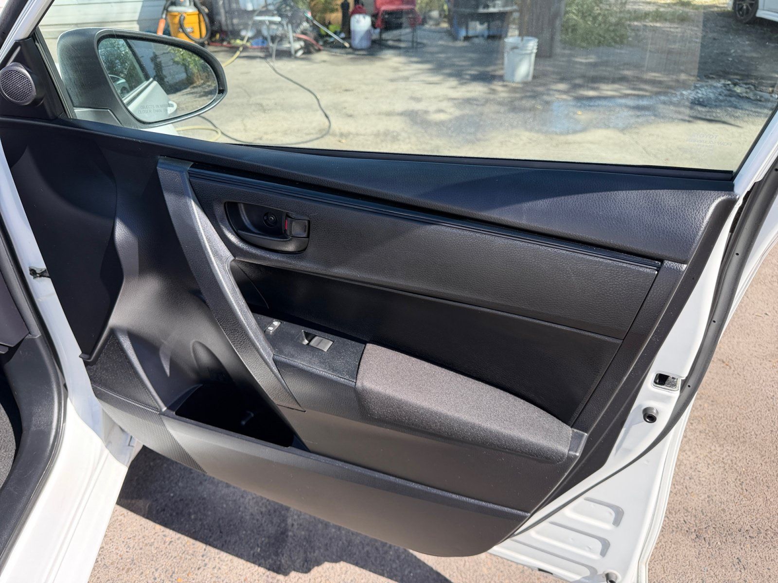 Used 2017 Toyota Corolla L w/ Carpet Mat Package (TMS) FWD image 17