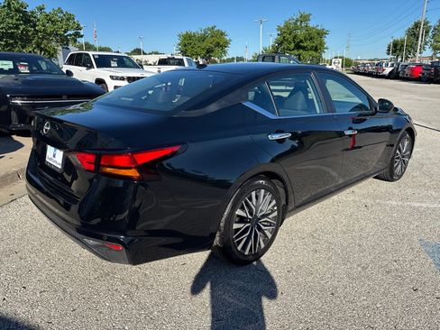 Used 2025 Nissan Altima 2.5 SV FWD image 26