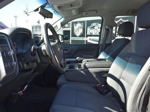 Used 2018 Chevrolet Silverado 1500 LT w/ LT Eassist Package image 12