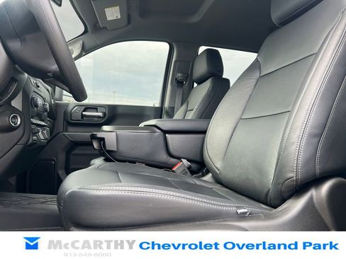 Used 2024 Chevrolet Silverado 2500 Custom w/ Custom Value Package image 9