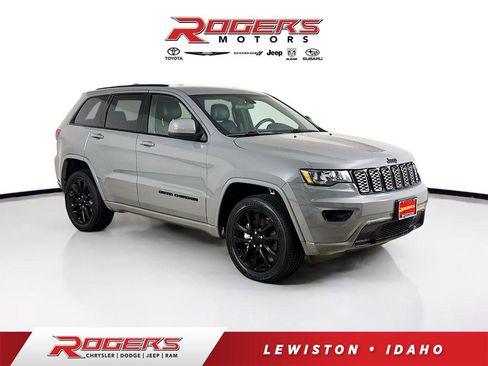 Certified 2021 Jeep Grand Cherokee Laredo X image 1