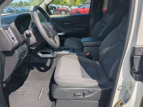 Used 2025 Nissan Frontier SV w/ SV Convenience Package AWD/4WD image 14