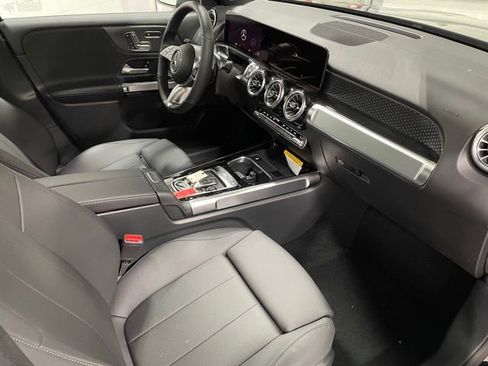 New 2025 Mercedes-Benz GLB 250 4MATIC image 13