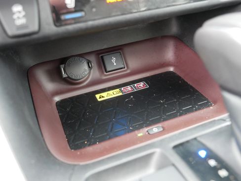 Used 2022 Toyota RAV4 Limited image 32