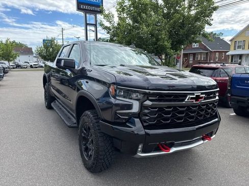Used 2024 Chevrolet Silverado 1500 ZR2 w/ Technology Package AWD/4WD image 4