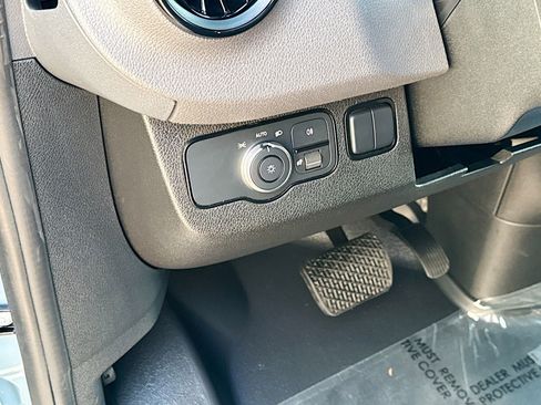Used 2025 Mercedes-Benz Sprinter 2500 image 10