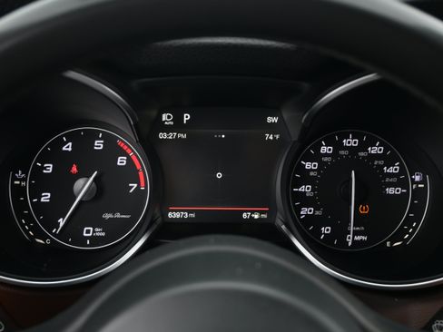 Used 2018 Alfa Romeo Stelvio AWD image 17