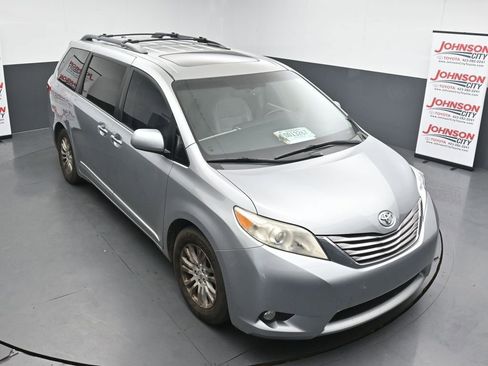 Used 2016 Toyota Sienna XLE Premium FWD image 10