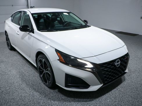 Used 2024 Nissan Altima 2.5 SR image 5