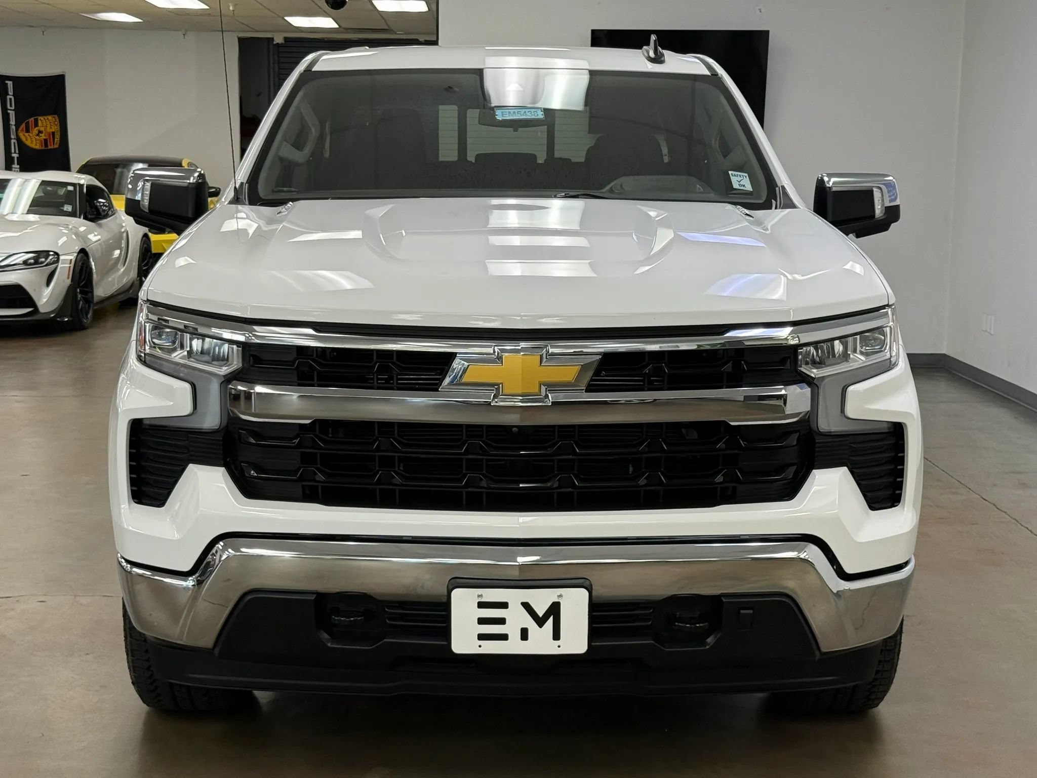 Used 2023 Chevrolet Silverado 1500 LT AWD/4WD image 3