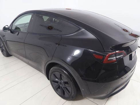 Used 2024 Tesla Model Y Long Range AWD/4WD image 25
