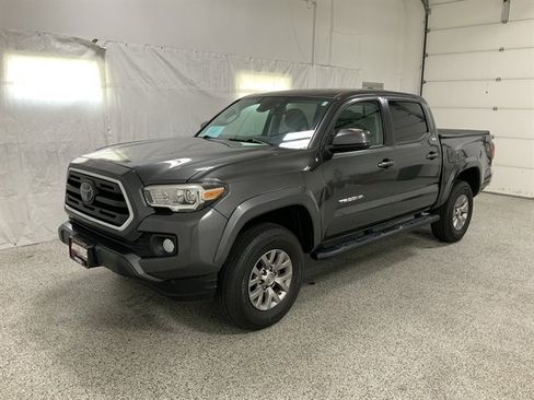 Used 2018 Toyota Tacoma SR5 image 3