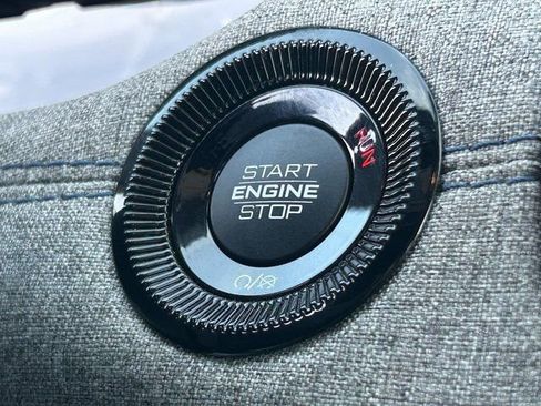 Used 2024 Jeep Compass Latitude image 16