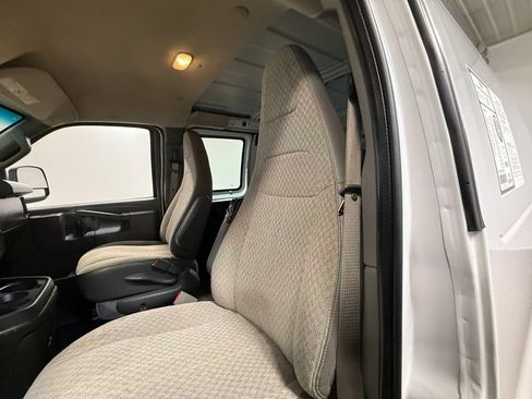Used 2017 GMC Savana 2500 image 54