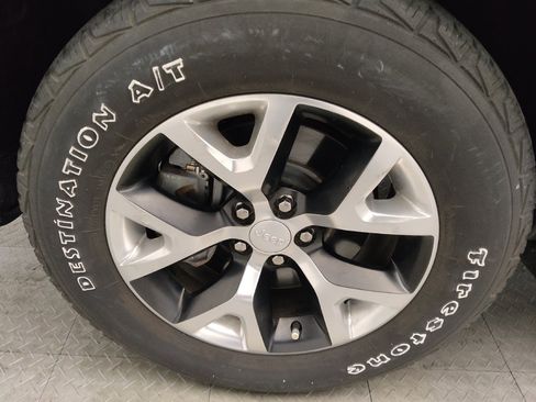 Used 2018 Jeep Cherokee Trailhawk image 31