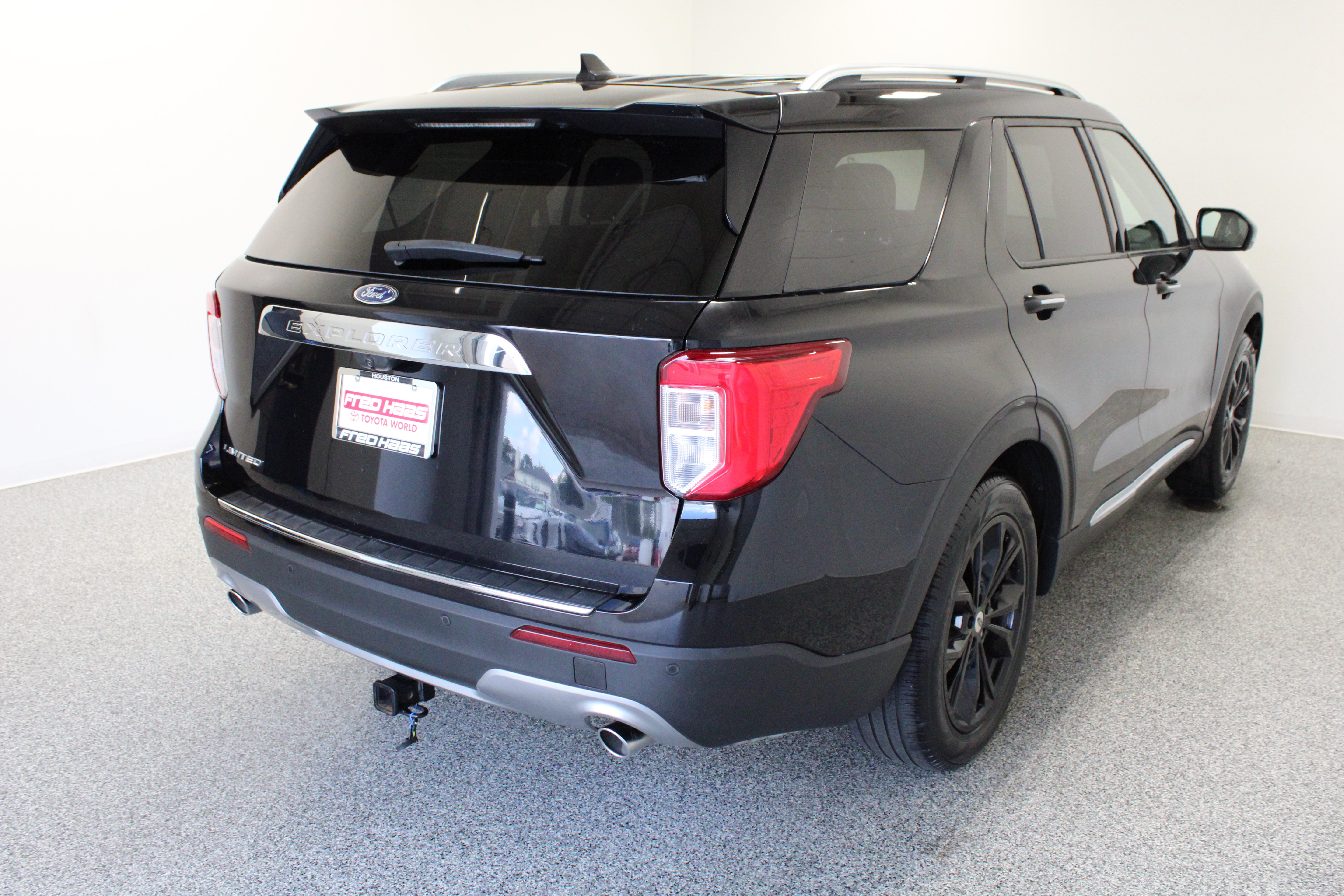 Used 2021 Ford Explorer Limited w/ Equipment Group 301A RWD image 7