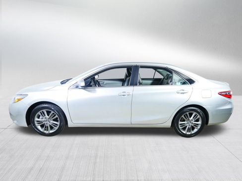 Used 2016 Toyota Camry SE image 4