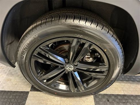 Certified 2022 Volkswagen Atlas SEL R-Line image 15