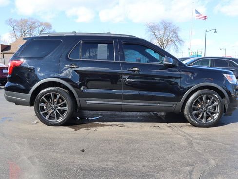 Used 2018 Ford Explorer XLT w/ Equipment Group 202A FWD image 6