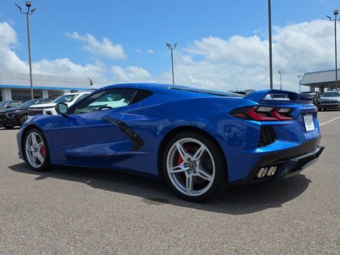 Used 2021 Chevrolet Corvette Stingray Coupe w/ Z51 Performance Package RWD image 3