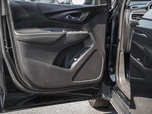 Used 2018 Chevrolet Equinox Premier FWD image 40