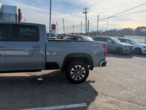 Used 2024 Chevrolet Silverado 2500 LT w/ Convenience Package image 7