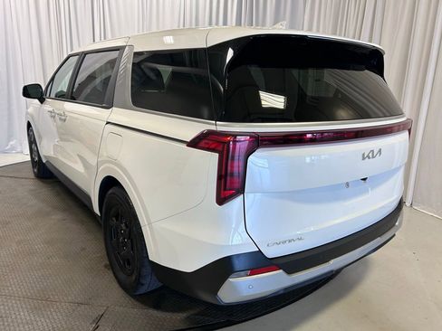 Used 2025 Kia Carnival FWD image 28