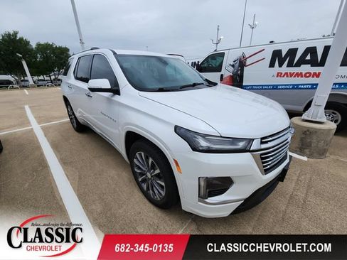 Used 2023 Chevrolet Traverse Premier FWD image 1
