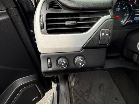 Used 2018 GMC Yukon SLE image 12