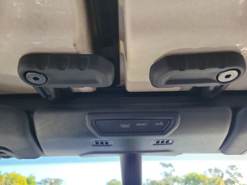 Used 2022 Jeep Gladiator Rubicon w/ Cold Weather Group image 22