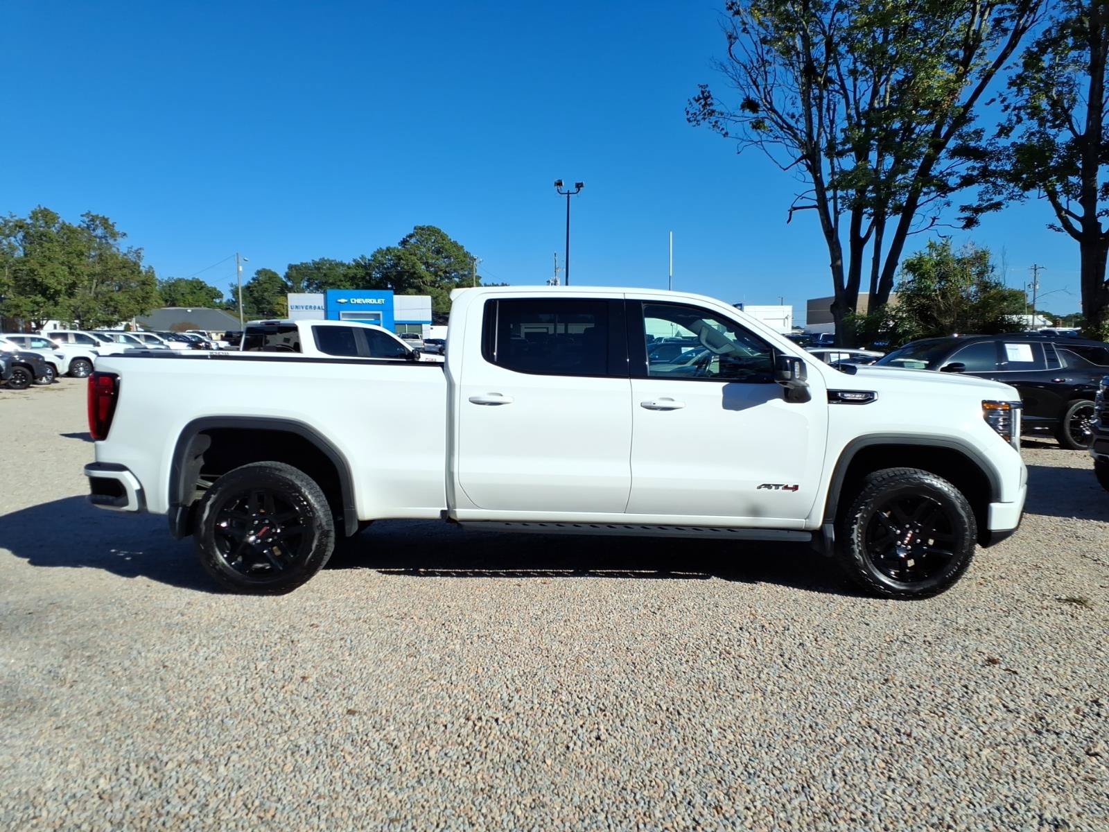 Used 2022 GMC Sierra 1500 AT4 w/ AT4 Preferred Package AWD/4WD image 13