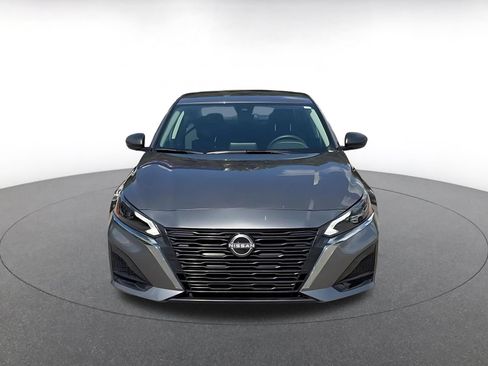Used 2025 Nissan Altima 2.5 SV FWD image 3