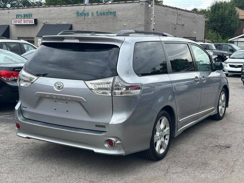 Used 2012 Toyota Sienna SE FWD image 4