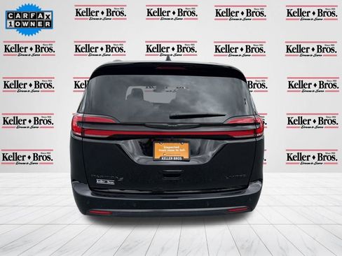 Used 2025 Chrysler Pacifica Limited FWD image 6