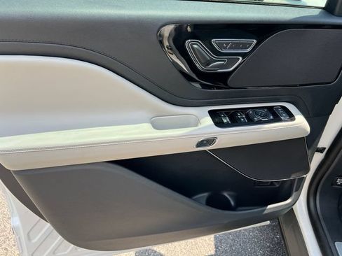 New 2026 Lincoln Aviator 2WD w/ Jet Appearance Package image 11