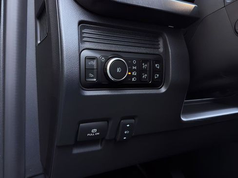 Used 2026 Ford F450 Platinum w/ FX4 Off-Road Package image 26