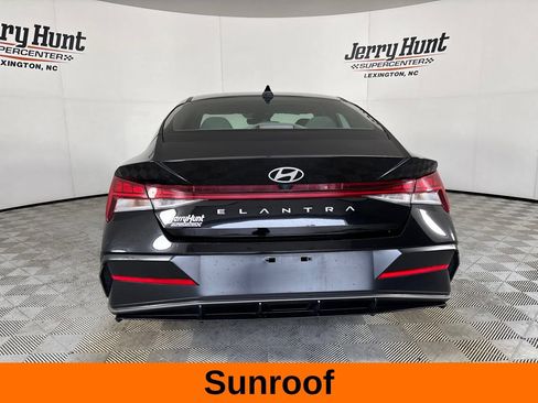 Used 2025 Hyundai Elantra SEL FWD image 7
