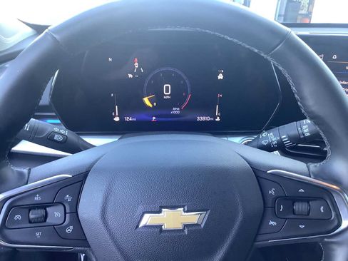 Used 2025 Chevrolet Trax LT w/ LT Convenience Package FWD image 16