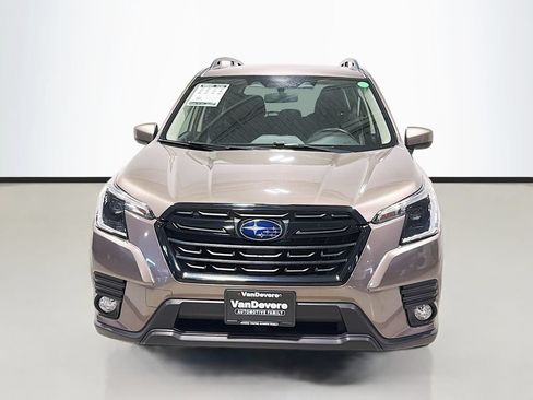 Used 2022 Subaru Forester Premium AWD/4WD image 2