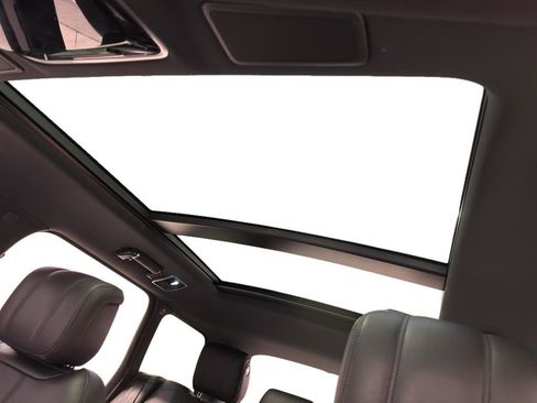 Used 2020 Land Rover Range Rover HSE image 16