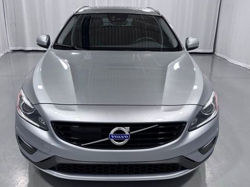 Used 2018 Volvo V60 T5 Dynamic w/ Vision Package FWD image 3