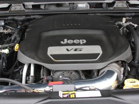 Used 2016 Jeep Wrangler Unlimited Sahara w/ Connectivity Group image 23