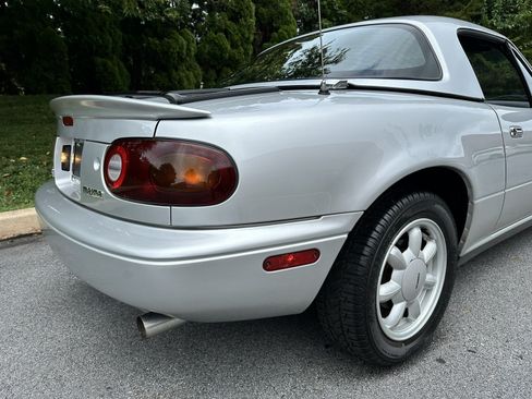 Used 1990 MAZDA MX-5 Miata RWD image 40