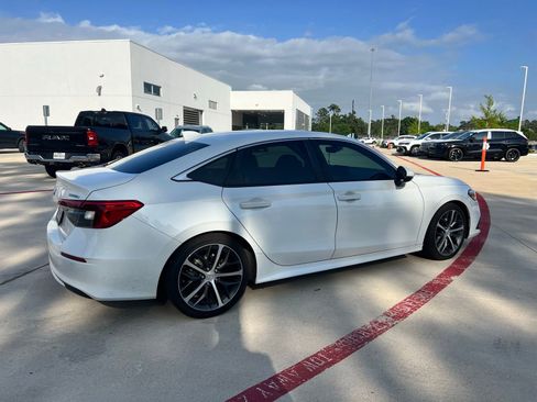 Used 2023 Honda Civic Touring image 3