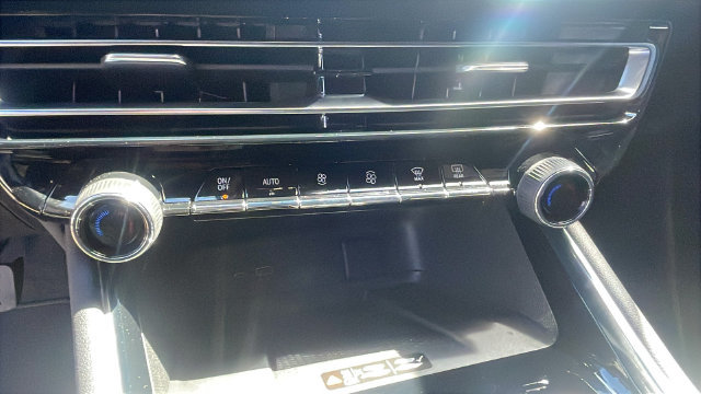 Used 2026 Chevrolet Traverse LT w/ LPO, Cargo Package FWD image 17