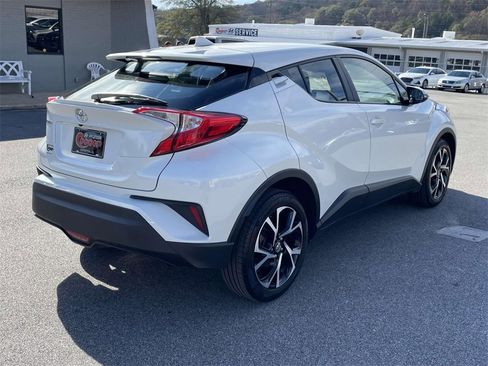 Used 2018 Toyota C-HR XLE image 4