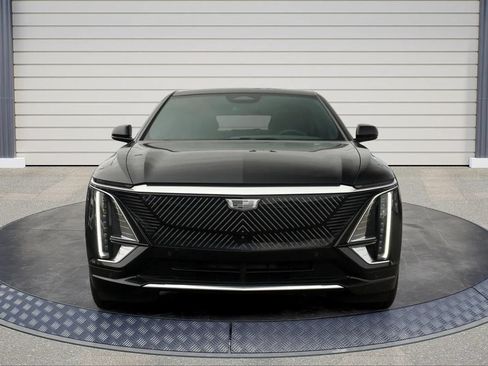 Used 2024 Cadillac Lyriq Luxury RWD image 2