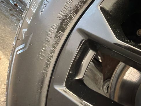 Used 2023 GMC Yukon XL Denali image 9