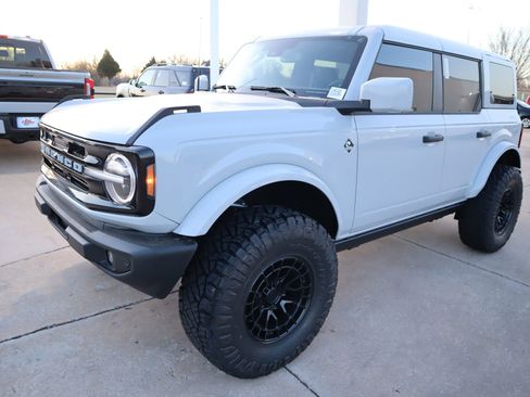 New 2026 Ford Bronco Outer Banks image 11